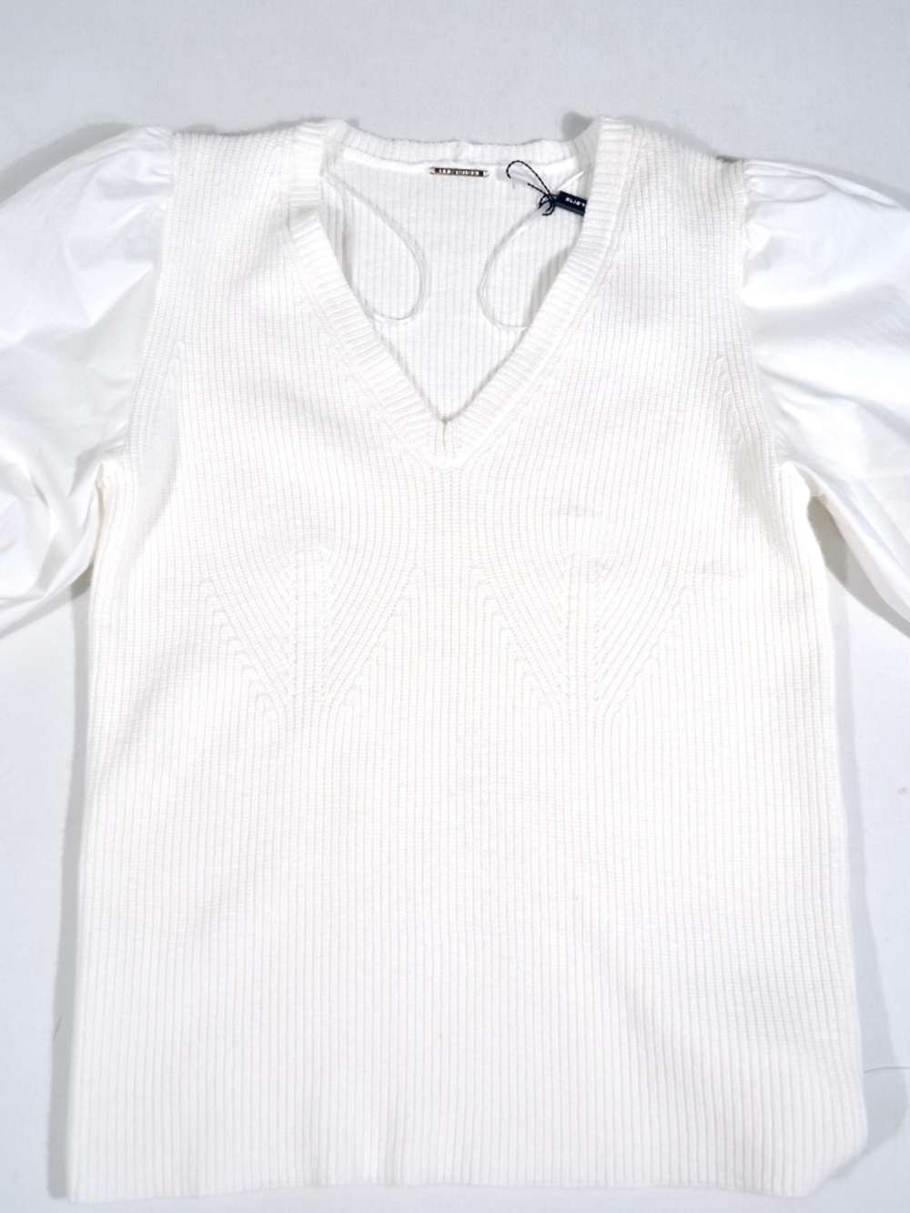NWT $225 ELIE TAHARI EMBROIDERED SLEEVE KNIT TOP, MEDIUM